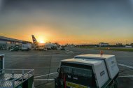 zachód słońca nad lotniskiem